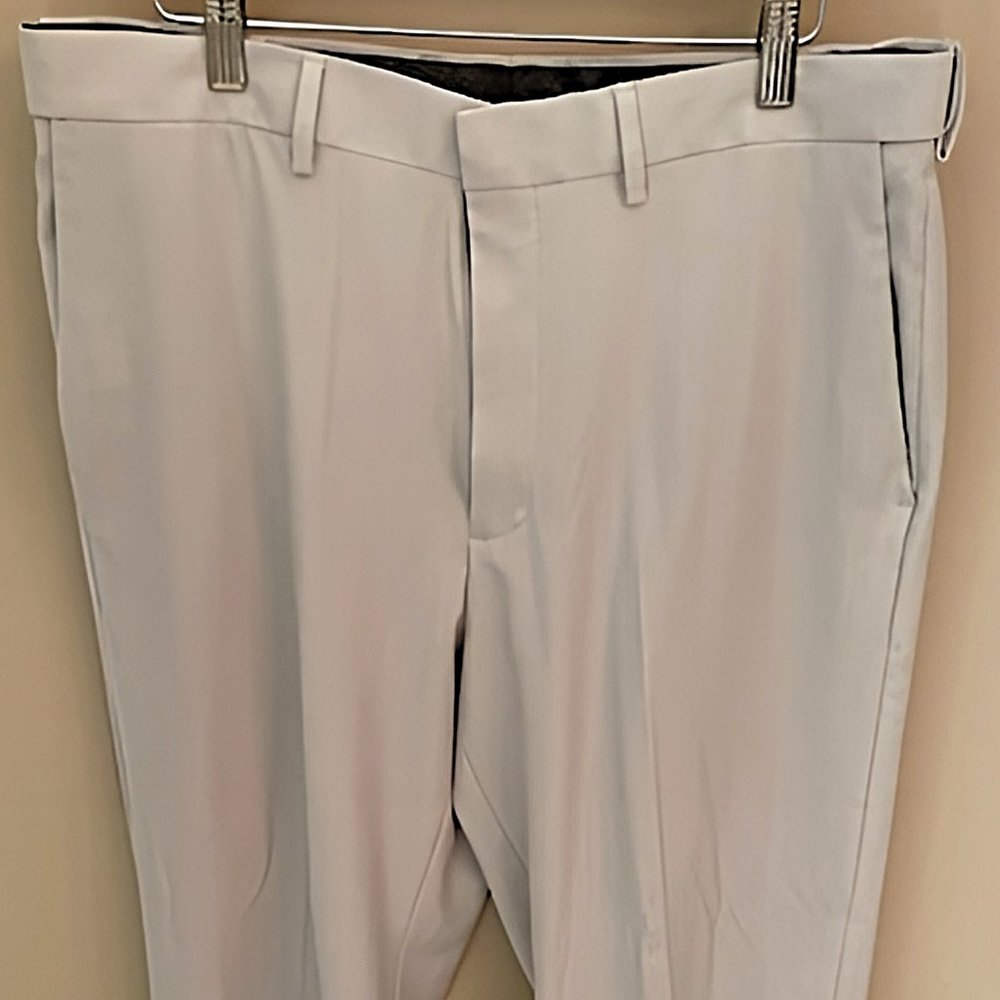 Haggar Men's Premium Comfort Flat Front Dress Pant 34X32 Khaki